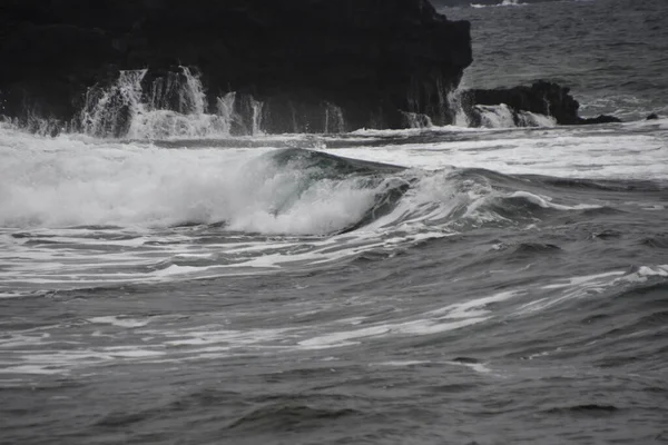 Waves Showing Power — 图库照片