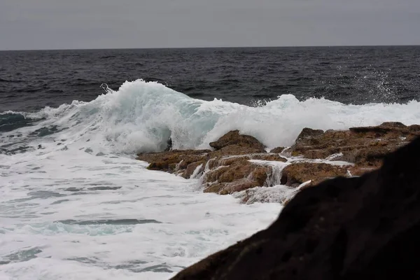 Zee Aan Kust Met Zijn Golven Vormen Kleuren — Stockfoto