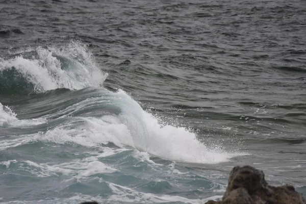 Mare Sulla Costa Con Sue Onde Forme Colori — Foto Stock