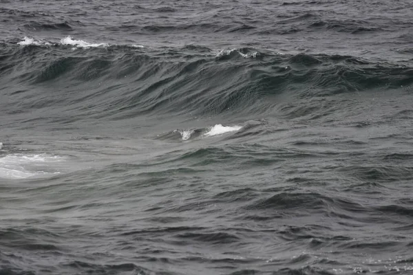 Море Узбережжі Його Хвилями Формами Кольорами — стокове фото