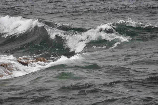 Mer Sur Côte Avec Ses Vagues Ses Formes Ses Couleurs — Photo