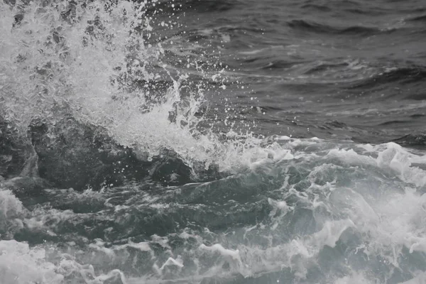 Mare Sulla Costa Con Sue Onde Forme Colori — Foto Stock