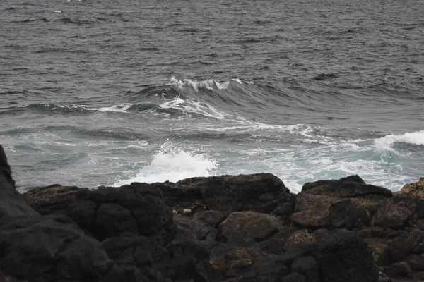 Das Meer Der Küste Mit Seinen Wellen Formen Und Farben — Stockfoto