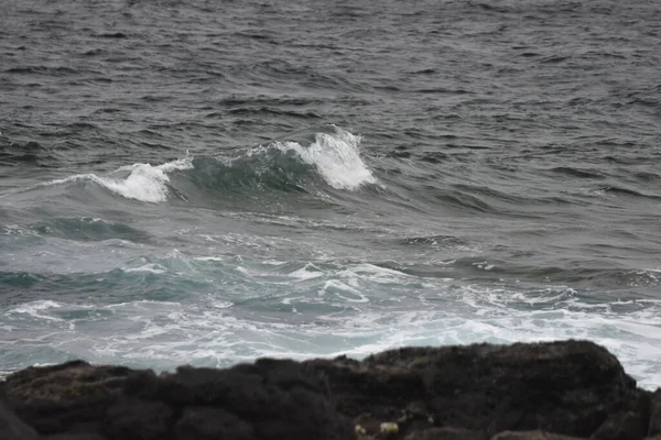 Mare Sulla Costa Con Sue Onde Forme Colori — Foto Stock