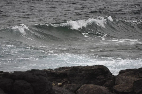 Mare Sulla Costa Con Sue Onde Forme Colori — Foto Stock