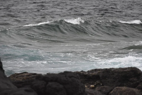 Θάλασσα Στην Ακτή Κύματα Σχήματα Και Χρώματα Της — Φωτογραφία Αρχείου