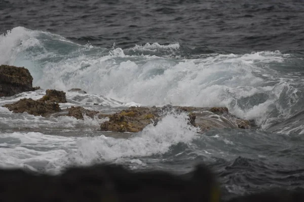 Mer Sur Côte Avec Ses Vagues Ses Formes Ses Couleurs — Photo
