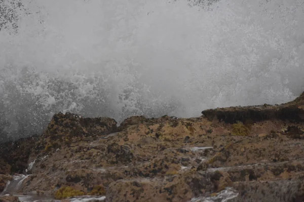 Mer Sur Côte Avec Ses Vagues Ses Formes Ses Couleurs — Photo