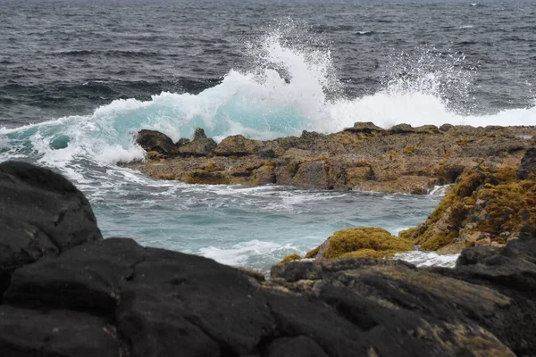 Mer Sur Côte Avec Ses Vagues Ses Formes Ses Couleurs — Photo