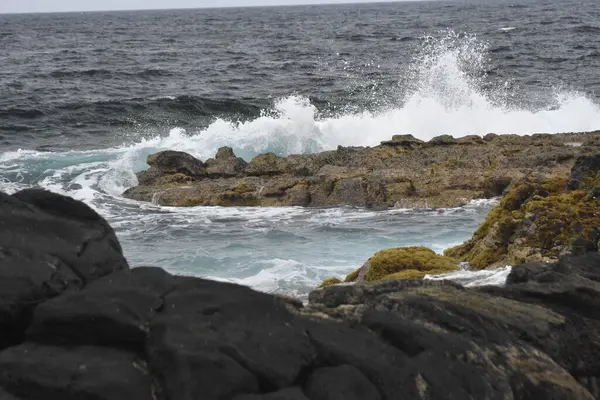 Sahildeki Deniz Dalgaları Şekilleri Renkleri — Stok fotoğraf