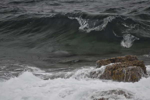 Mare Sulla Costa Con Sue Onde Forme Colori — Foto Stock