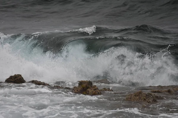 Mare Sulla Costa Con Sue Onde Forme Colori — Foto Stock