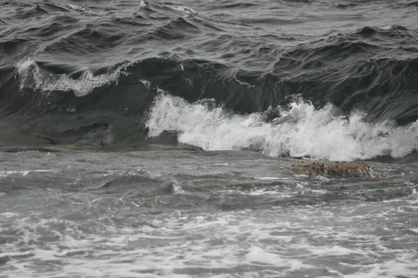 Mer Sur Côte Avec Ses Vagues Ses Formes Ses Couleurs — Photo