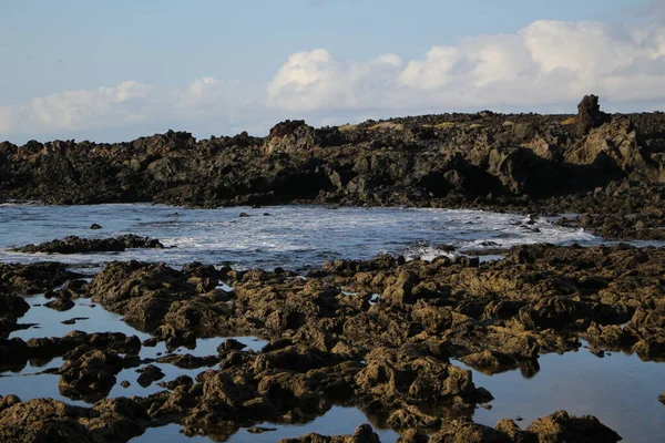 Mar Suas Ondas Junto Com Falésias Montanhas — Fotografia de Stock