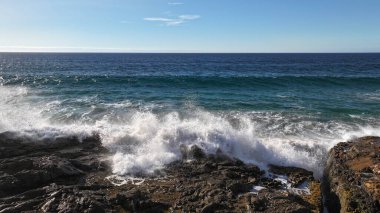 Deniz kıyısının güzel manzarası