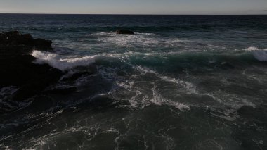 Güzel deniz manzarası ve dalgaların gücü