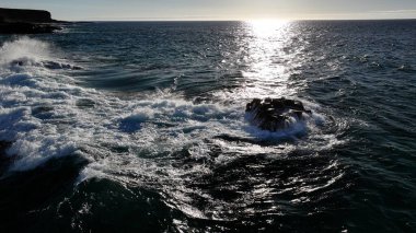 Güzel deniz manzarası ve dalgaların gücü