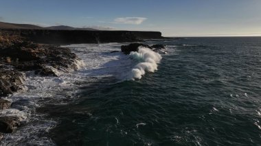 Deniz kıyısının güzel manzarası