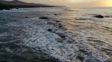 Deniz kıyısının güzel manzarası