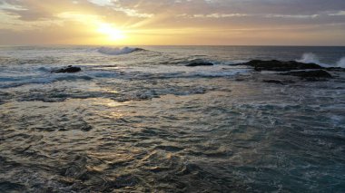 Sahilde gün batımı