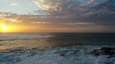 Sahilde gün batımı