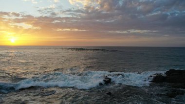 Sahilde güzel bir gün batımı