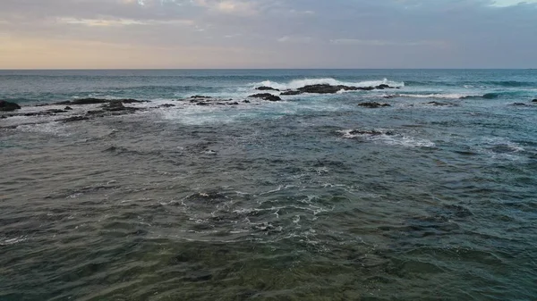 Deniz kıyısının güzel manzarası