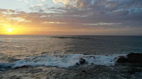 Sahilde güzel bir gün batımı