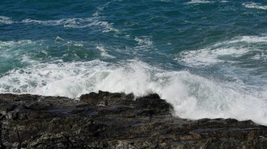 Sahilde güzel deniz dalgaları