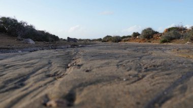 Cyrís 'de kumlu bir sahilin güzel bir görüntüsü.