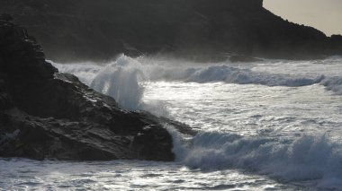 Atlantik Okyanusu 'nun Atlantik kıyılarının dalgaları