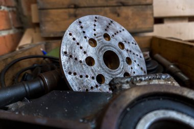 Go-kart lastikli ev yapımı metal disk.