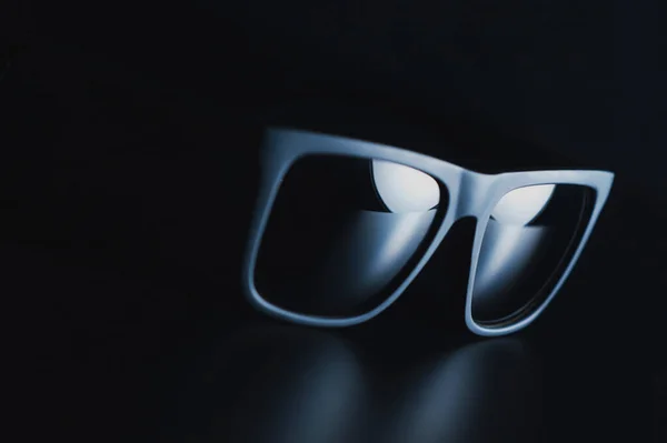黒を背景にしたメガネ — ストック写真