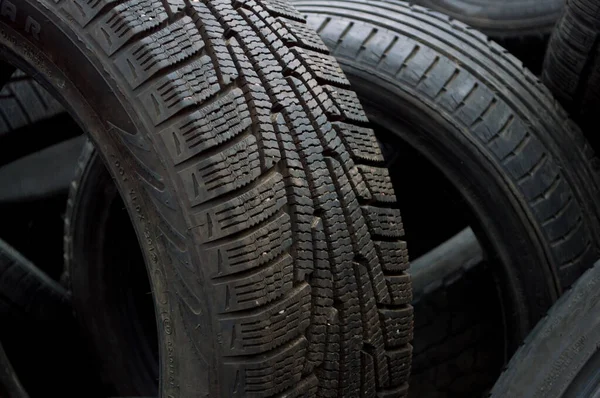 Pneus Carro Preto Para Dirigir Estrada — Fotografia de Stock