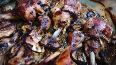 Tavuk yahnili yemek.