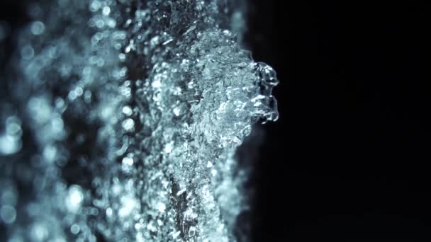 Сосульки Замороженной Воды Зимой — стоковое видео