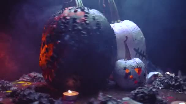 Art Effrayant Halloween Célébration Citrouilles Bizarres Noir Blanc Dans Fumée — Video