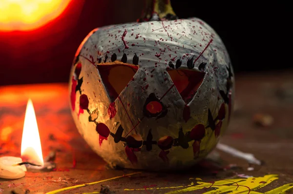 Korkunç sanat cadılar bayramı kutlaması garip balkabakları siyah beyaz duman ve karanlıkta