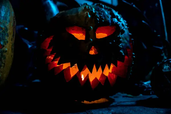 Gruselkunst Halloween Kürbisse Rauch Und Dunkelheit Bei Kerzenschein Einem Beängstigend — Stockfoto