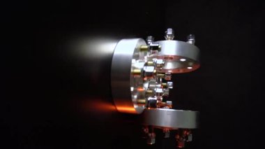 Bir arabanın tekerlek tabanını genişletmek için boşluklar