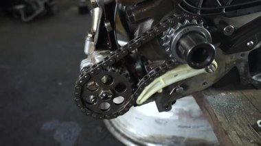 Seramik enjeksiyon için standart turboşarjlı bir motorun tamir ve montajı daha iyi motor soğutma otomobili için yeni bir su pompası, kapakçıkların alçalması ve alçalması için güçlendirilmiş bir seramik enjeksiyon seti.