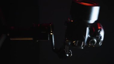 küçük SLR ve aynasız kameralar için yeni elektronik jiroskopik dengeleyici ve akıllı telefon veya joystick ile kontrol edilen kameralar