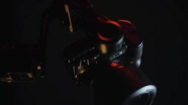 küçük SLR ve aynasız kameralar için yeni elektronik jiroskopik dengeleyici ve akıllı telefon veya joystick ile kontrol edilen kameralar