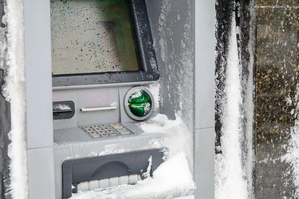 ATM makine karla kaplı. Fonksiyonel banka atm makine kapağı