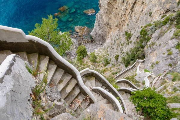 Amalfi Coast İtalya yüksek merdiven üzerinden yatay görünüm. Yalan