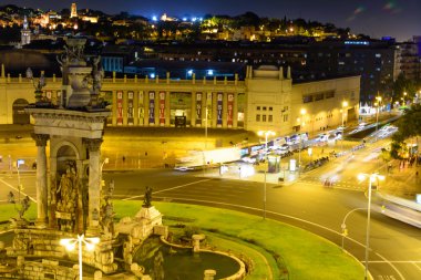 Barcelona, İspanya - Haziran 6: 6 Haziran 2016 aydınlatılmış binalar