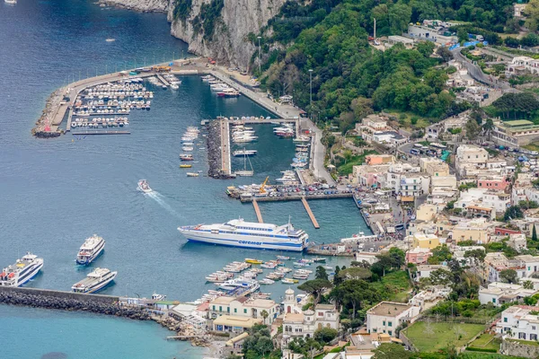 Capri, Italy - June 10: Capri Island on June 10, 2016 in Capri, — Stock Photo, Image