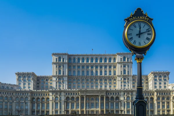 Parlament épülete Bukarestben is nevezett Casa Poporulu — Stock Fotó