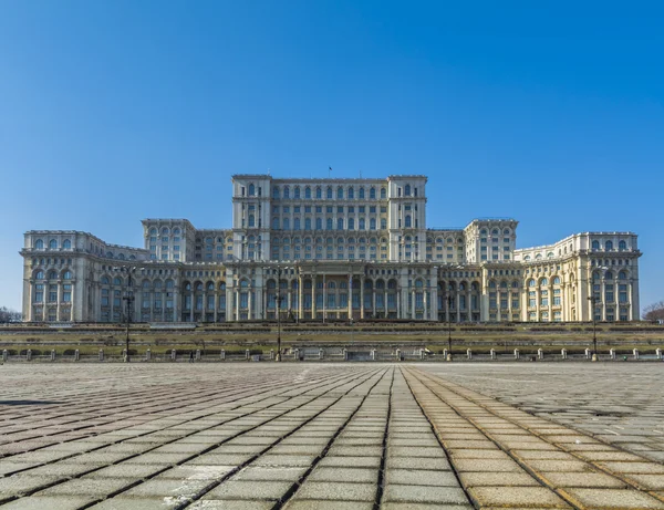 Edificio del Parlamento en Bucarest también llamado Casa Poporulu — Foto de Stock