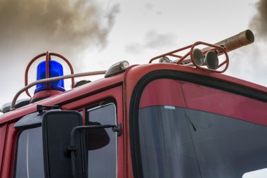 İtfaiye arabası smog yangın ile mücadele